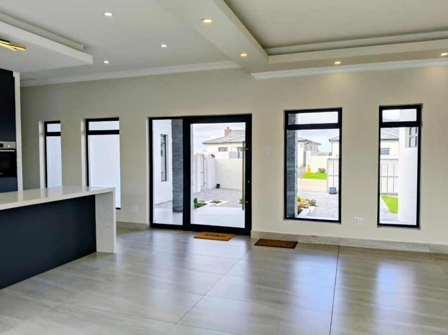4 Bedroom Property for Sale in Fountains Estate Eastern Cape